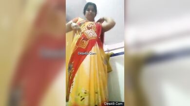 साड़ी छोड़कर आंटी हुई नंगी