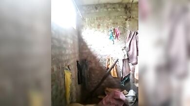 गरीब, विलेज शादीशुदा लड़की ने बनाया नहाने वाला वीडियो