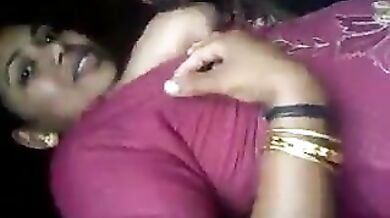 जीजा ने अपनी खूबसूरत साली के बुब्स चुसे