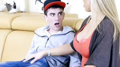 हस्बैंड ने पड़ोसी लड़की के साथ मिलकर चोदी अपनी वाइफ