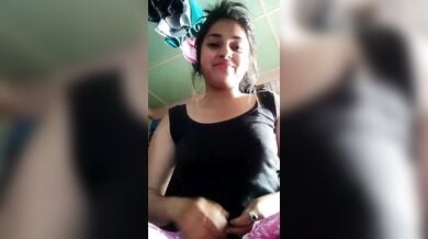 लड़की ने टॉप ब्रा निकाल कर दबाएं अपने टाइट बिग बूब्स