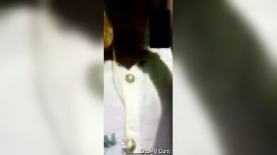 वीडियो कॉल पर लड़की ने दिखाएं बुब्स