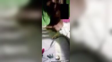 वीडियो कॉल पर लड़की ने दिखाएं बुब्स