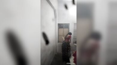 वूमंस हॉस्टल में मास्टरबेशन करती लड़की को चुपके से देखा