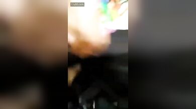 हिजाब पहनी गर्लफ्रेंड के बड़े दूध के निप्पल टटोलकर चूत में की उंगली