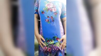 गांव की सलवार कमीज वाली लड़की ने बनाया मूतने वाला वीडियो