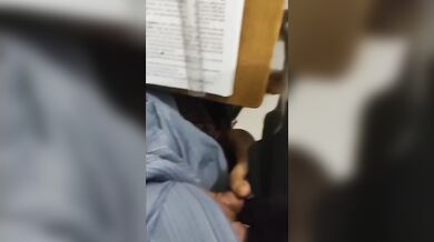 पढ़ रही हिजाबी स्टूडेंट लड़की को टीचर ने अपना लंड चूसने लगाया