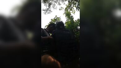 ट्राइबल लड़की को झाड़ियों में लवर ने अपने लंड पर बिठा के चोदा