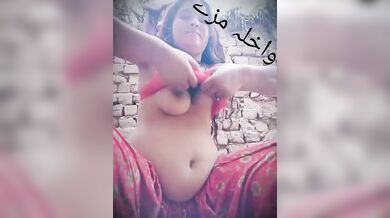 देहाती पाकिस्तानी लड़की ने कपड़े उतार कर दिखाया नंगा बदन