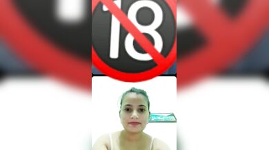 नई-नई शादी होने के बाद लाल चूड़ा पहने हाथों से मोटी चूत दिखाती बीवी