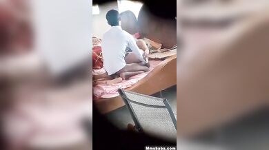 चुदाई कर रहे लवर्स को ठरकी दोस्तों ने छेद से देखा