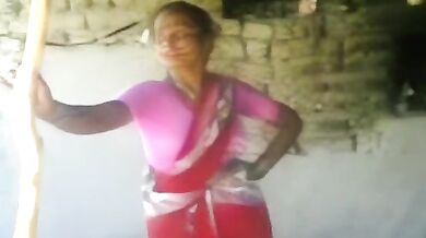 गरीब आंटी की मुलायम, खूबसूरत चूत की चुदाई