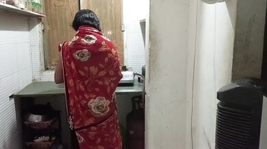 किचन में हस्बैंड ने वाइफ की गांड मारी