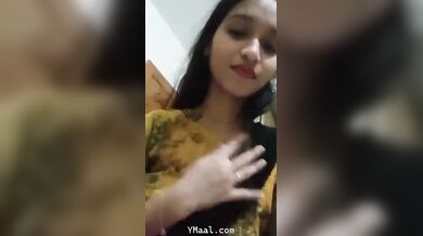 गुड गर्ल ने दिखाएं बिग बूब्स, की चिकनी चूत में उंगली