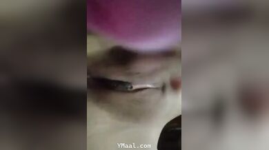 गुड गर्ल ने दिखाएं बिग बूब्स, की चिकनी चूत में उंगली