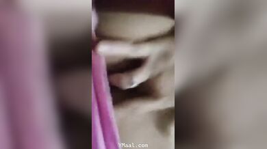 गुड गर्ल ने दिखाएं बिग बूब्स, की चिकनी चूत में उंगली