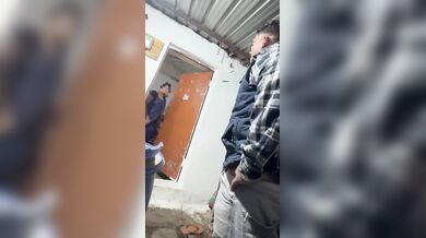 पड़ोस वाले की बीवी की साड़ी उठाकर की डॉगी स्टाइल चुदाई