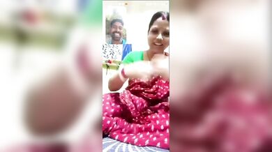सिंदूर लगाई भाभी ने वीडियो कॉल पर साड़ी उठाकर लवर को दिखाई चूत और गांड