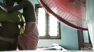 लूंगी वाले लड़के ने मल्लू भाभी को नंगी कर चोदा