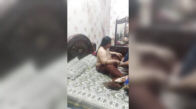 पाकिस्तानी बीवी ने अपनी चुदाई का वीडियो बनाया