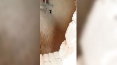 बंजर मकान में चुदाई करता कपल पकड़ा गया