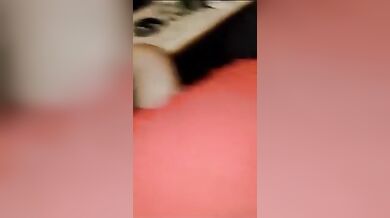 अपनी खूबसूरत सहेली की चुदाई करते दो लफंगे (हिंदी ऑडियो)