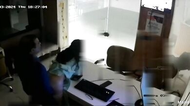 डॉक्टर ने केबिन में चोदी पेशेंट की बीवी (सीसीटीवी वीडियो)