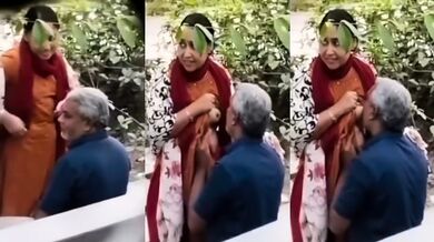 ठरकी बूढ़े अंकल ने पार्क मे चूसे जवान औरत के बडे बूब्स