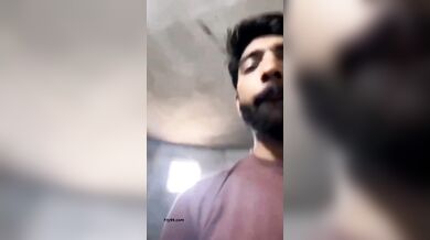 पाकिस्तानी कपल का कच्चे बाथरूम में किंकी स्टाइल सेक्स