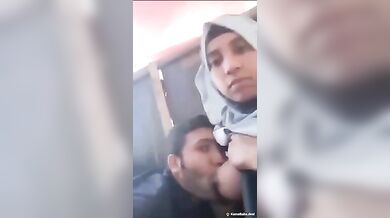 बुर्का उठाकर आशिक को अपने मम्में चुसाए