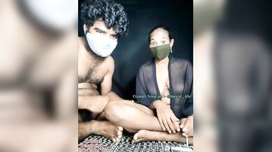 तमिल पति-पत्नी ने स्ट्रिप चैट पर किया लाइव सेक्स